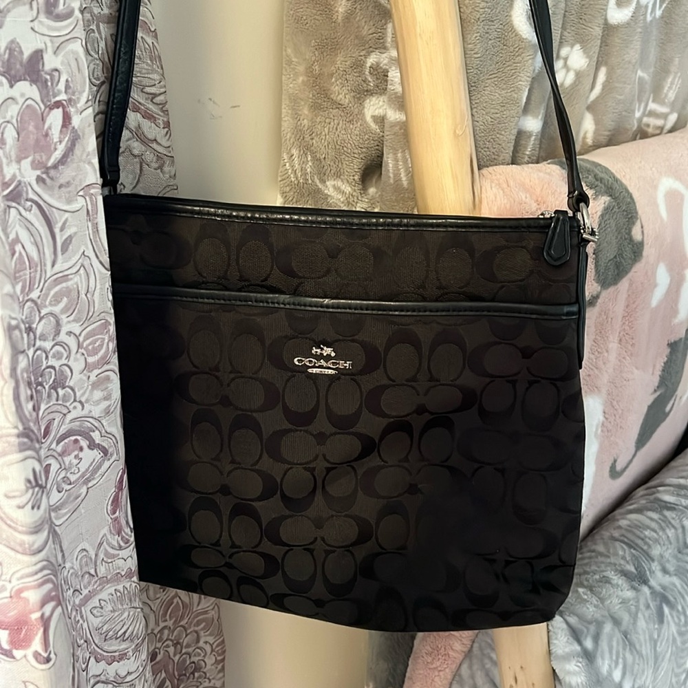 Euc coach crossbody